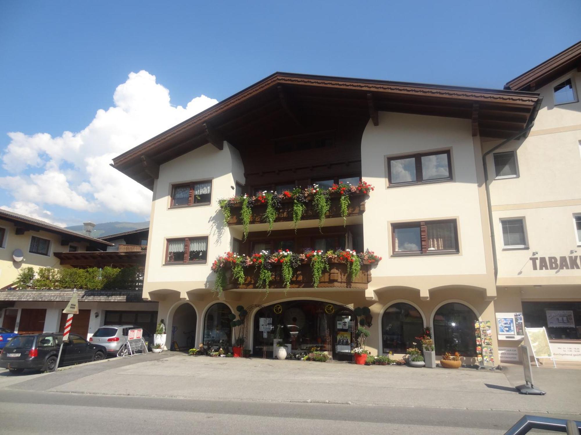 Ferienwohnung Blumen Penz Zell am Ziller Room photo